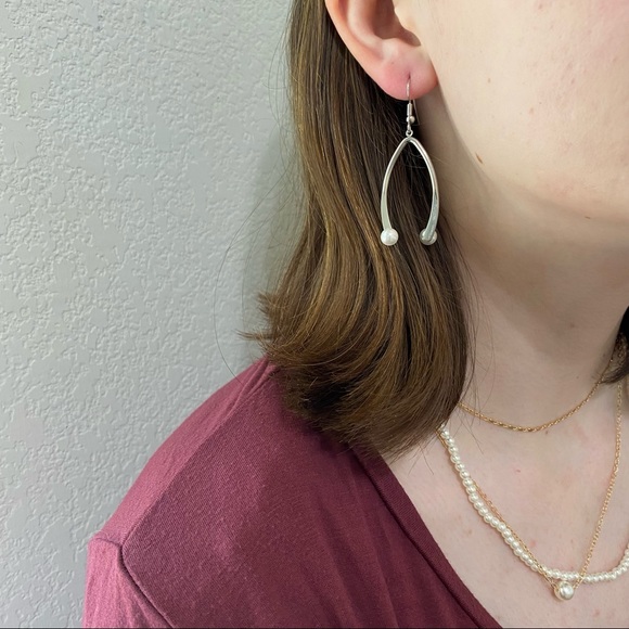 Faux Pearl Metal Drop Earrings - Picture 8 of 9